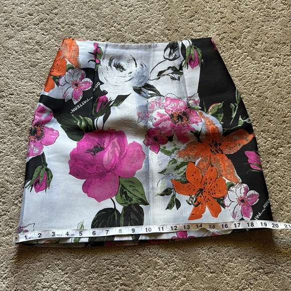 Off-White
Off White Floral Mini Skirt Multicolor
 size 36 - Picture 14 of 14